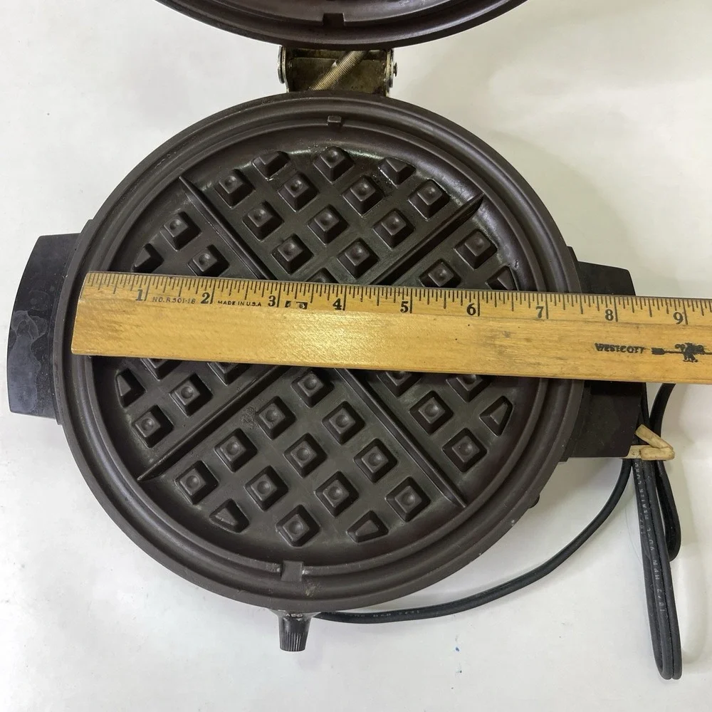 Vintage Toastmaster 442A Waffle Baker Model W252A‎ Chrome Round Non-stick